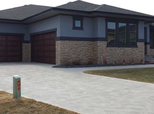 3201 163rd St, Urbandale, IA 50323