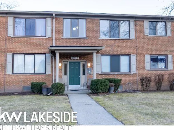 32568 Harper Ave, Saint Clair Shores, MI 48082