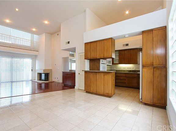 4th image of 390 S Sepulveda Blvd APT 305