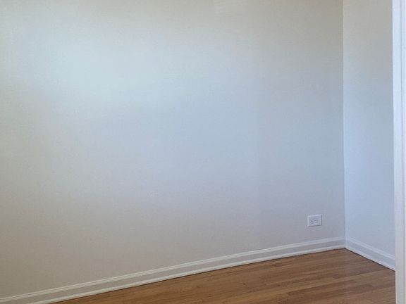 2nd image of 1319 Victoria Ave #1