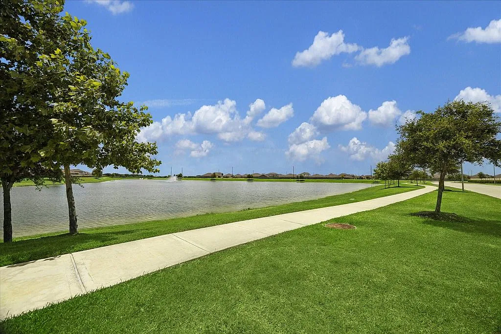 4 bed, 1961 sqft, $3,000 — Photo 3