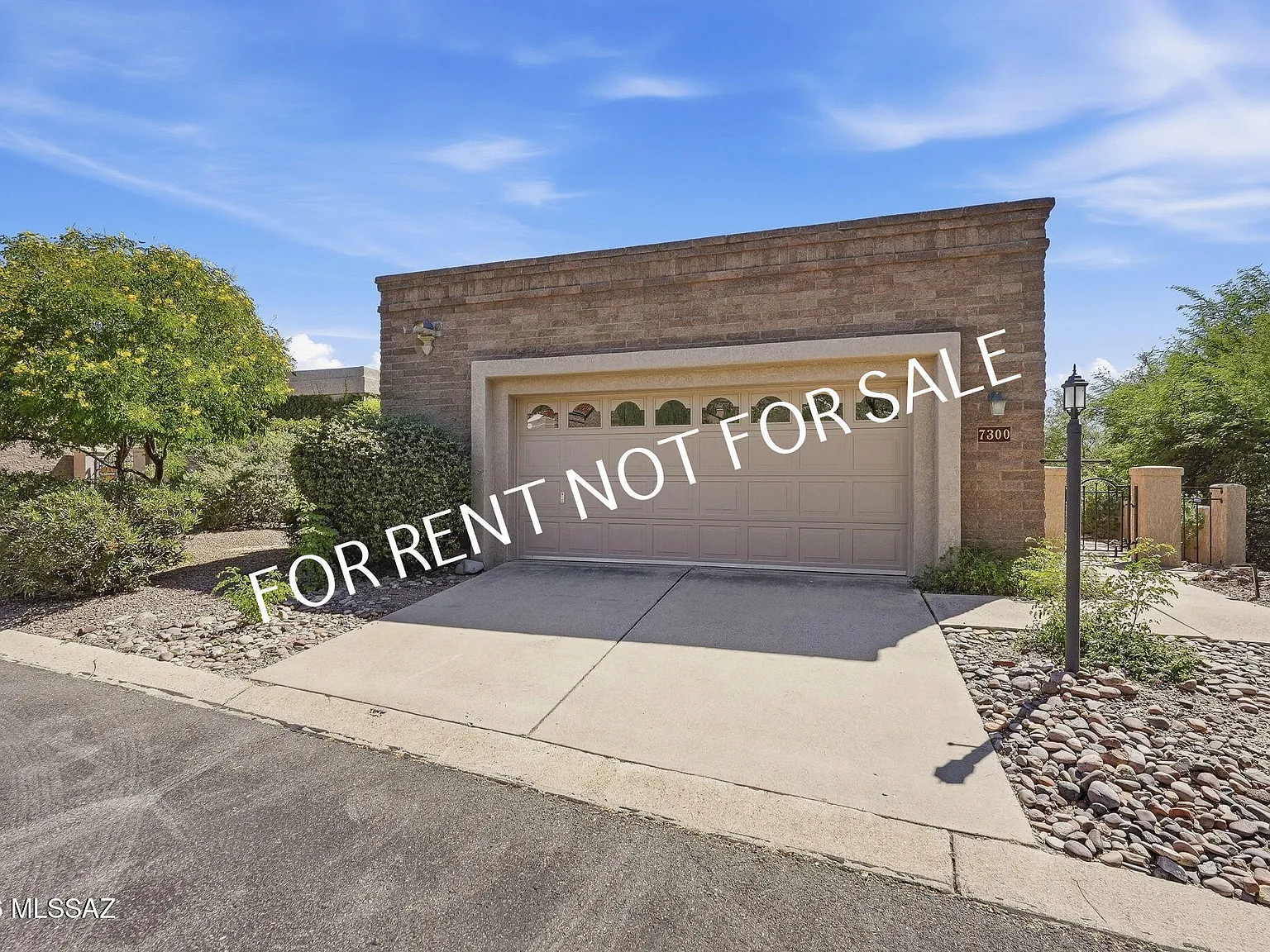 2 bed, 2.0 bath, 1832 sqft, $4,200 — Photo 2