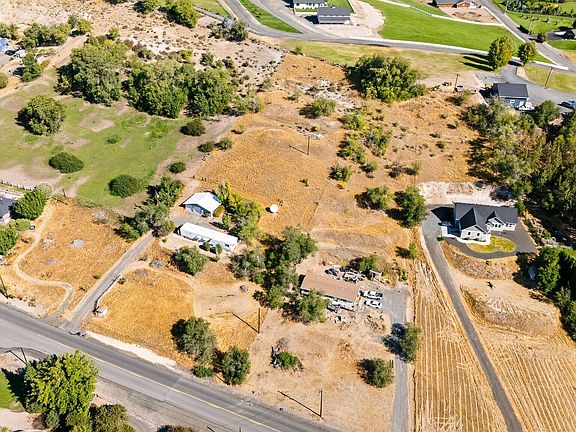 3rd image of 601 Collins Rd