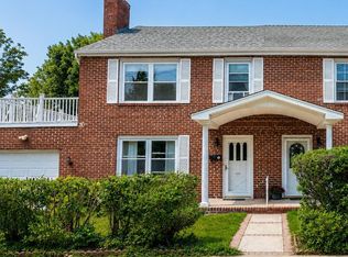 121 Manhasset Ave, Manhasset, NY 11030