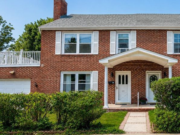 121 Manhasset Ave