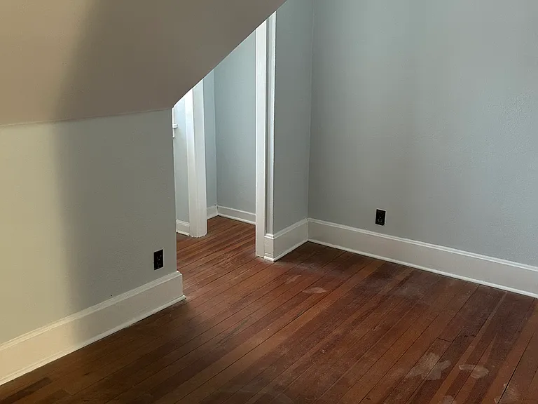 213 S Wilmoth Ave — Photo 2