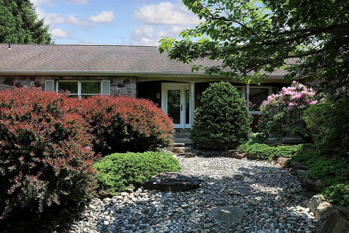219 E Dark Hollow Rd photo 1