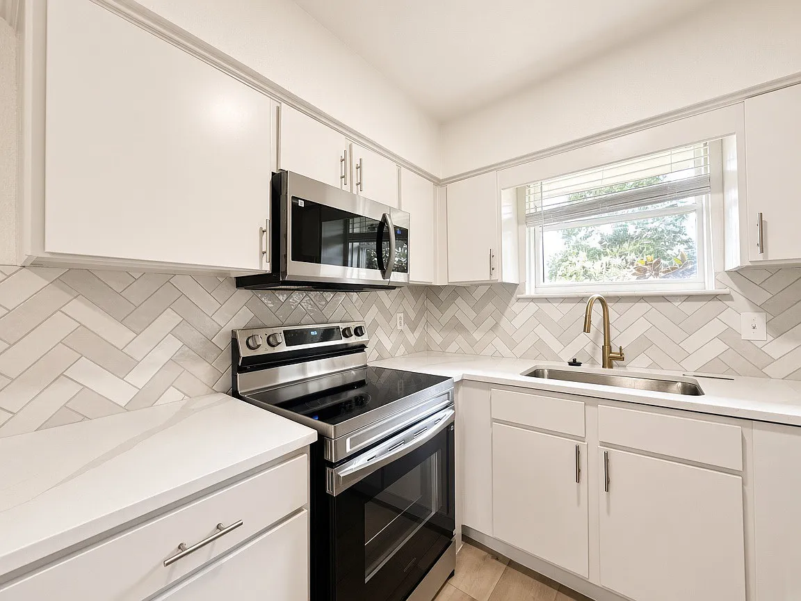 Carolina Apartments — Photo 4