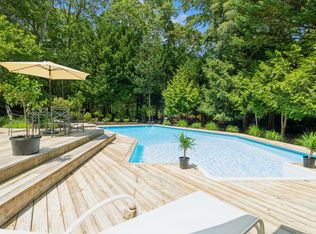 8 Bay Woods Dr, Hampton Bays, NY 11946