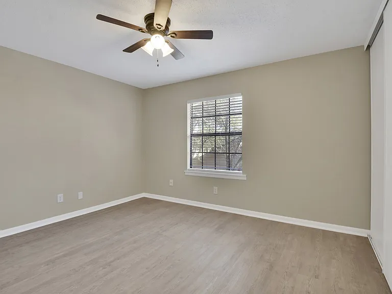 Baker Oaks Apartments — Photo 10