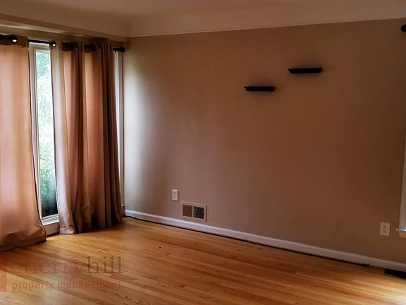 2nd image of 12908 Woodbine
