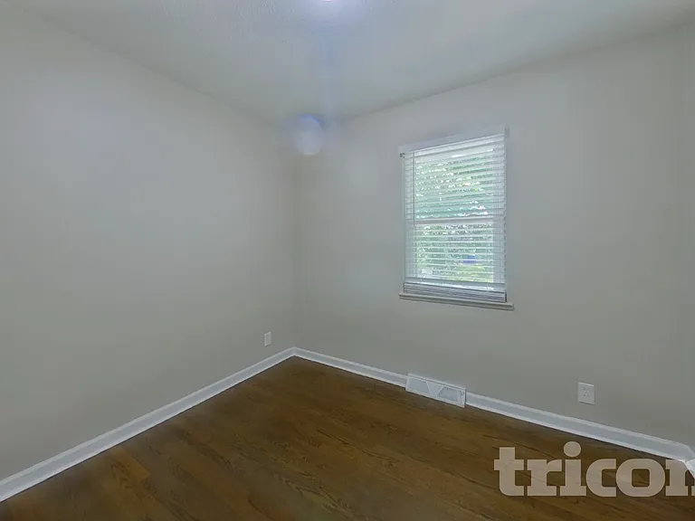 607 NE Darwin St — Photo 6