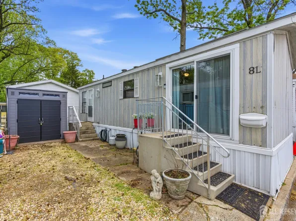 2505 Woodbridge Ave Trailer 8L, Edison, NJ 08817