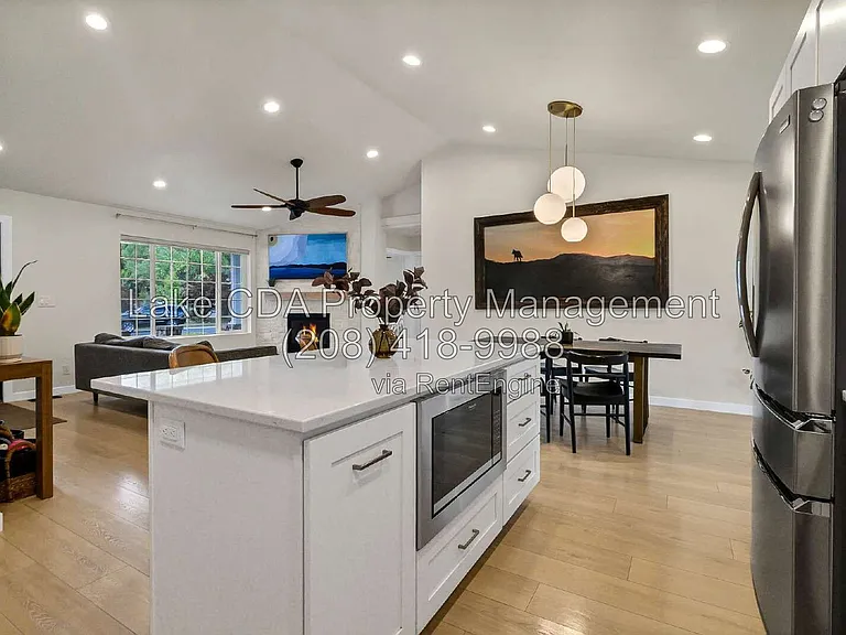2082 E Greenleaf Ln — Photo 12