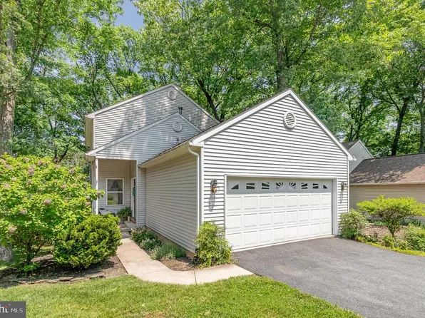 6122 Summit Pointe Dr, Harrisburg, PA 17111