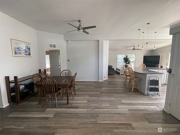 5th image of 702 E Dayton Avenue