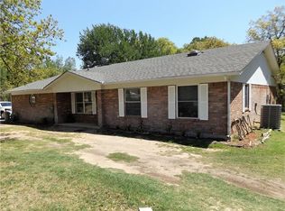 320 Sandy Beach Rd, Azle, TX 76020