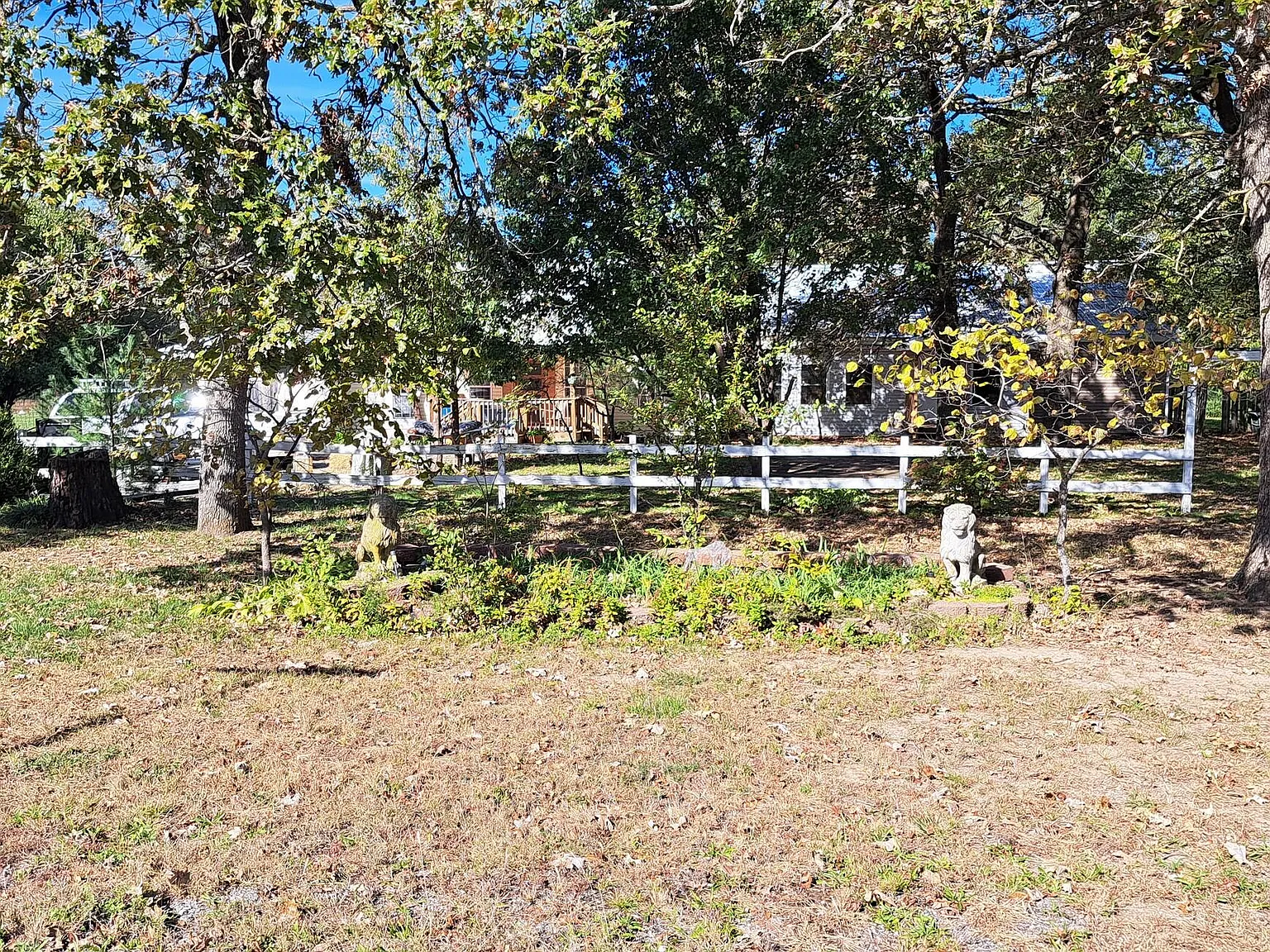 5 bed, 2.5 bath, 4800 sqft, $2,550 — Photo 2