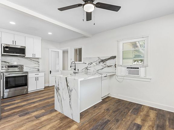 3rd image of 1359 Jasper Ave #2