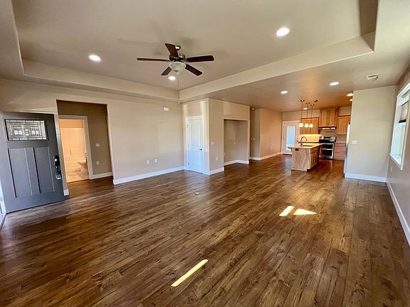 5th image of 449 Eagle Rock Dr