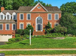 8811 Surrey Ct, Alexandria, VA 22309
