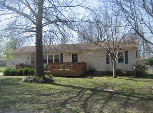 1022 N Woodland Dr, Dexter, MO 63841