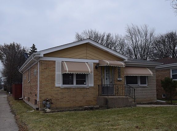 3rd image of 7943 Kostner Ave