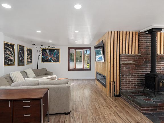 5th image of 6810 N Territorial Rd