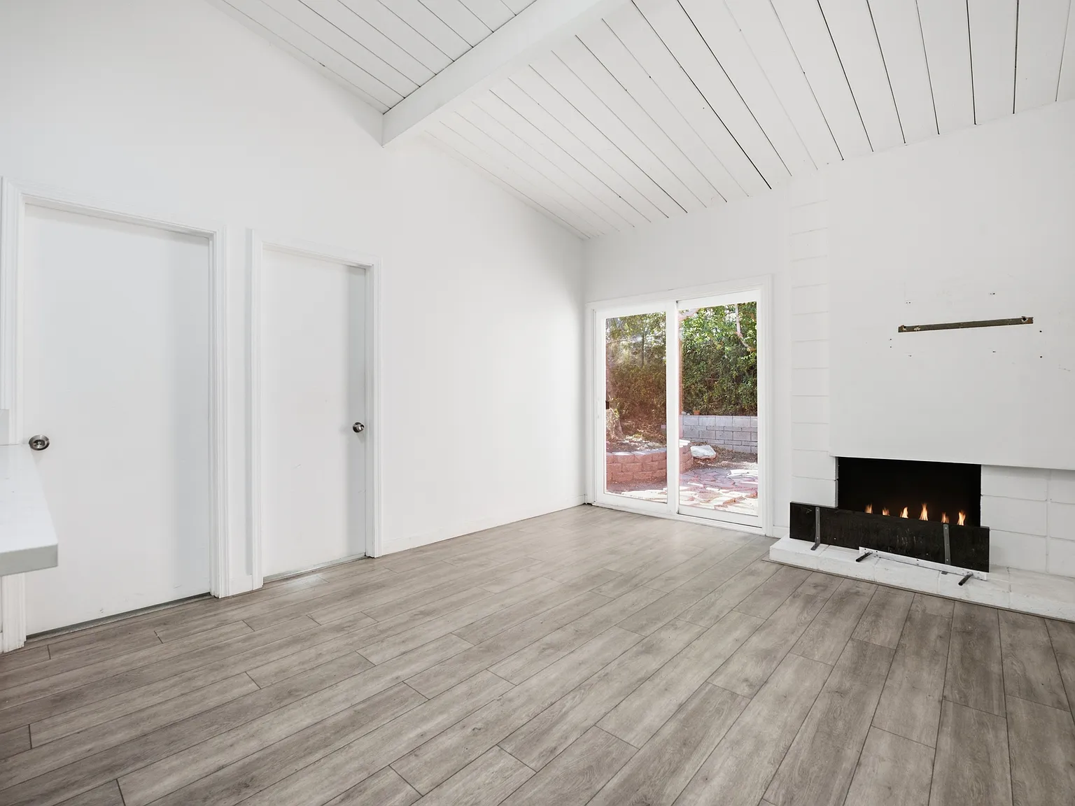 6 bed, 1498 sqft, $5,995 — Photo 4
