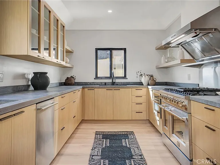 1145 S Longwood Ave — Photo 42