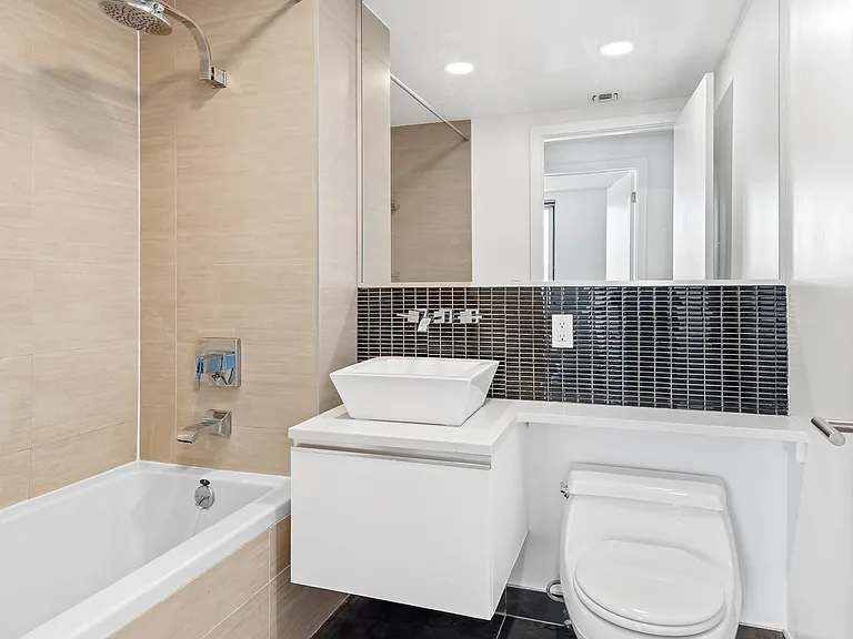 149 Huron St #6C — Photo 13