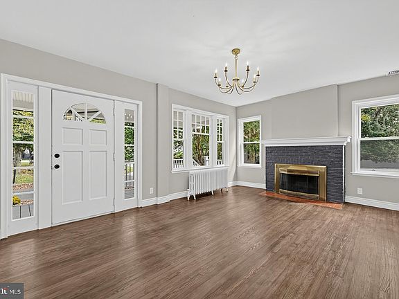4th image of 20 Spring St