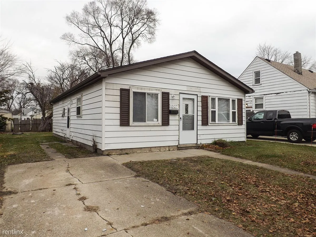 1327 E Muir Ave photo 1