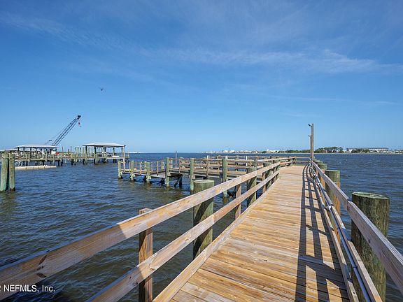 3rd image of 10028 Heckscher Dr