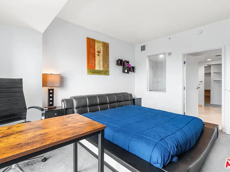 13700 Marina Pointe Dr #510 — Photo 12