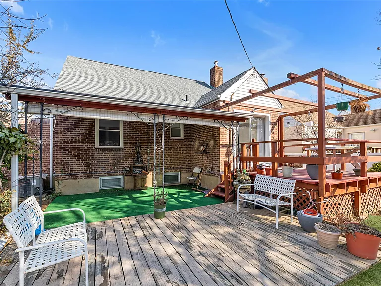 1645 New Hyde Park Dr — Photo 17