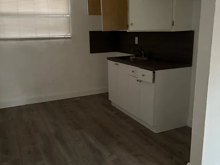 6507 NW 6th Ave — Photo 2