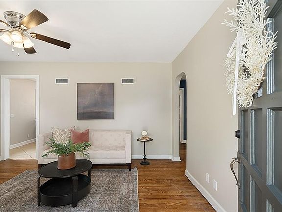 4th image of 5549 Caenen St