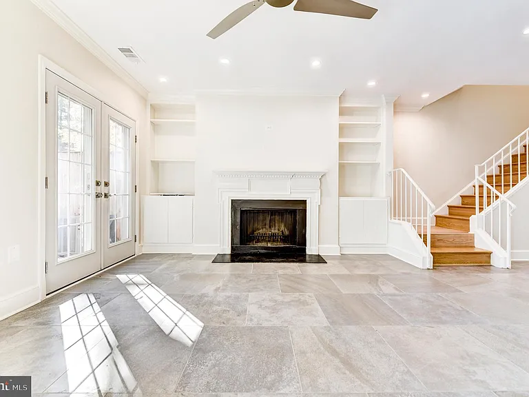 3221 Sutton Pl NW #C — Photo 24