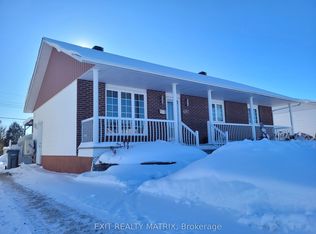 697 Omer St, Hawkesbury, ON K6A 3G1