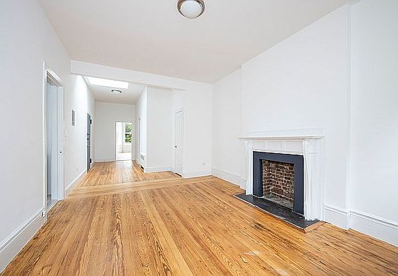 4th image of 323 W 101st St APT 3