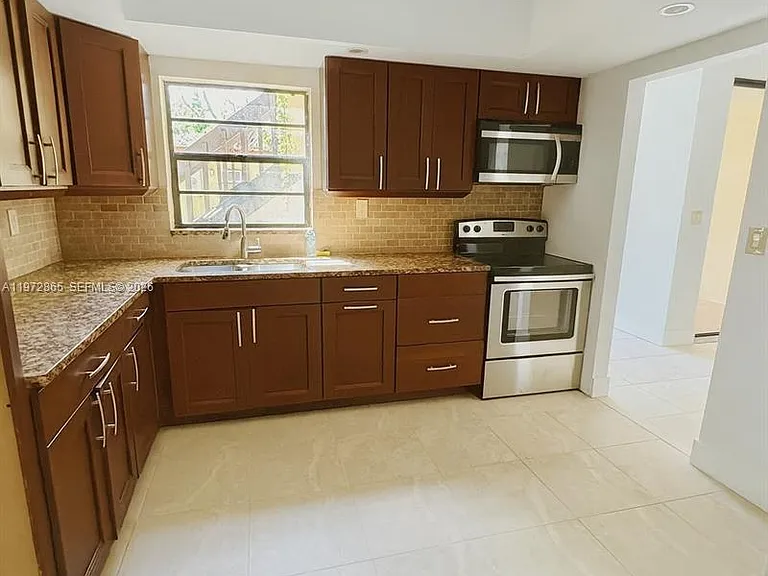 800 NE 199th St #105D — Photo 3