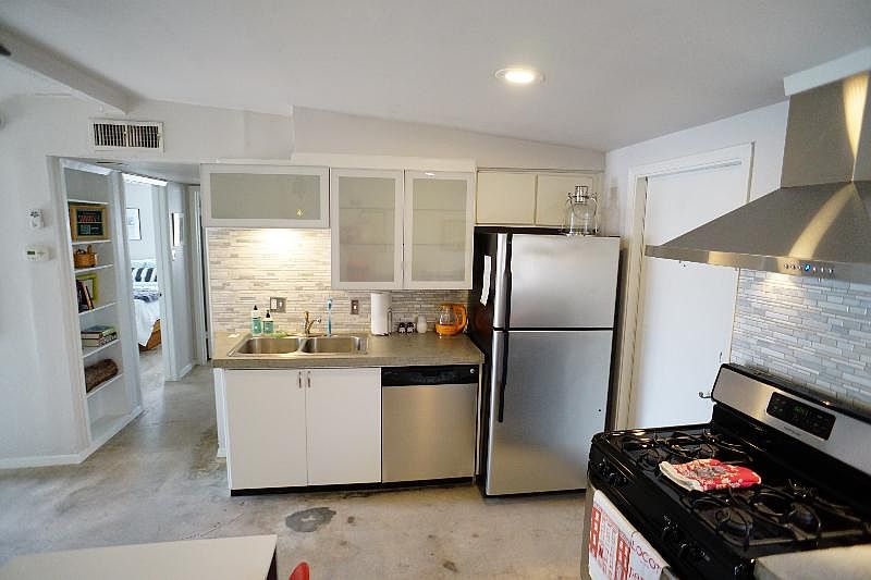 1st image of 1606 Valleyridge Dr #A