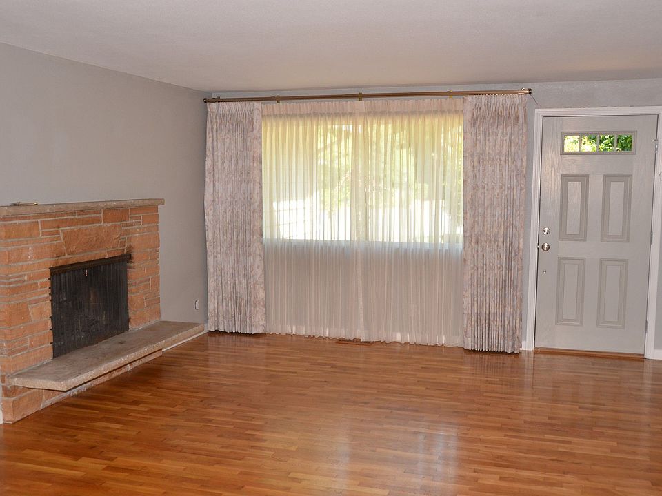 Living room with fireplace