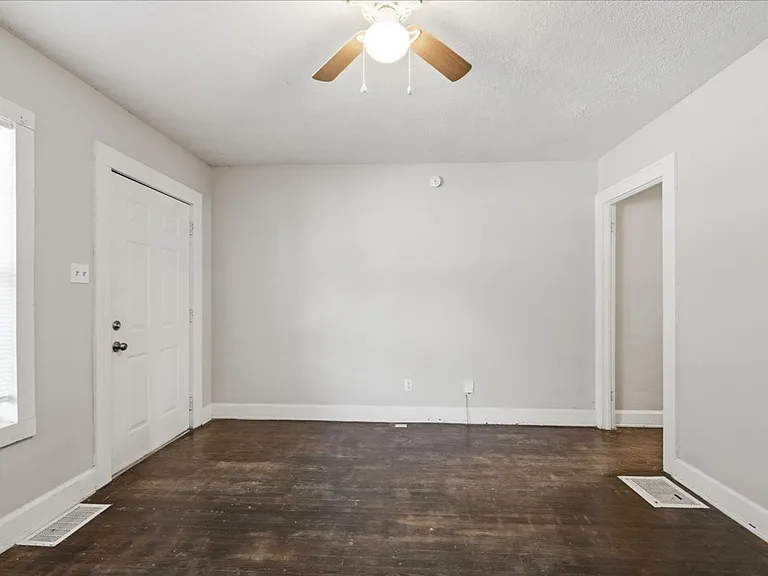 35 - 37 S Sherman Dr — Photo 19