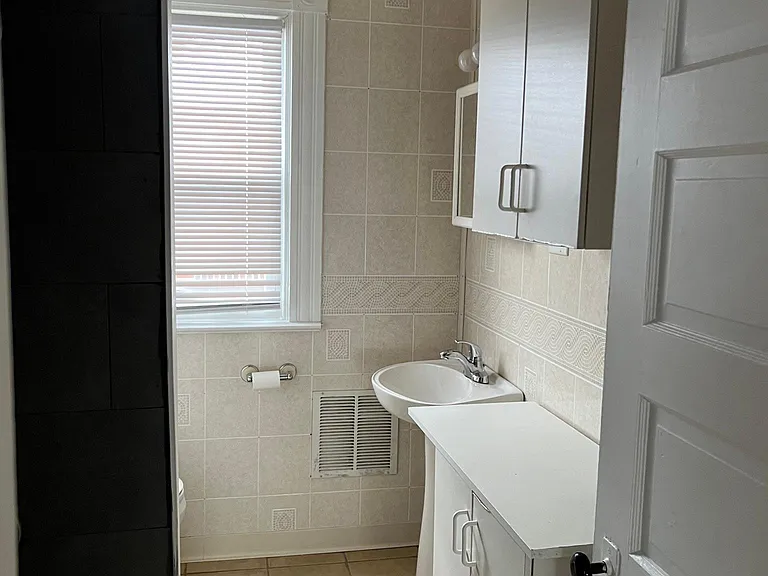 111 N 6th St #2 — Photo 7