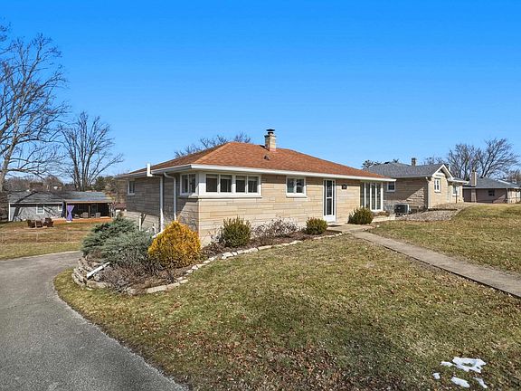 2nd image of 542 W Green Rd