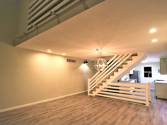5th image of 2512 Essex Ct