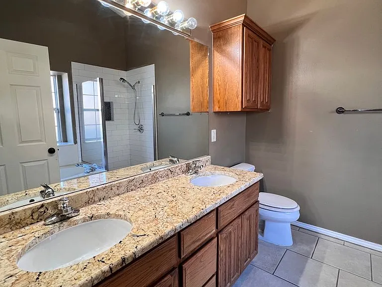 701 Oak Valley Dr — Photo 8