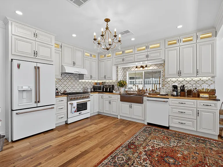 327 Vine St — Photo 15